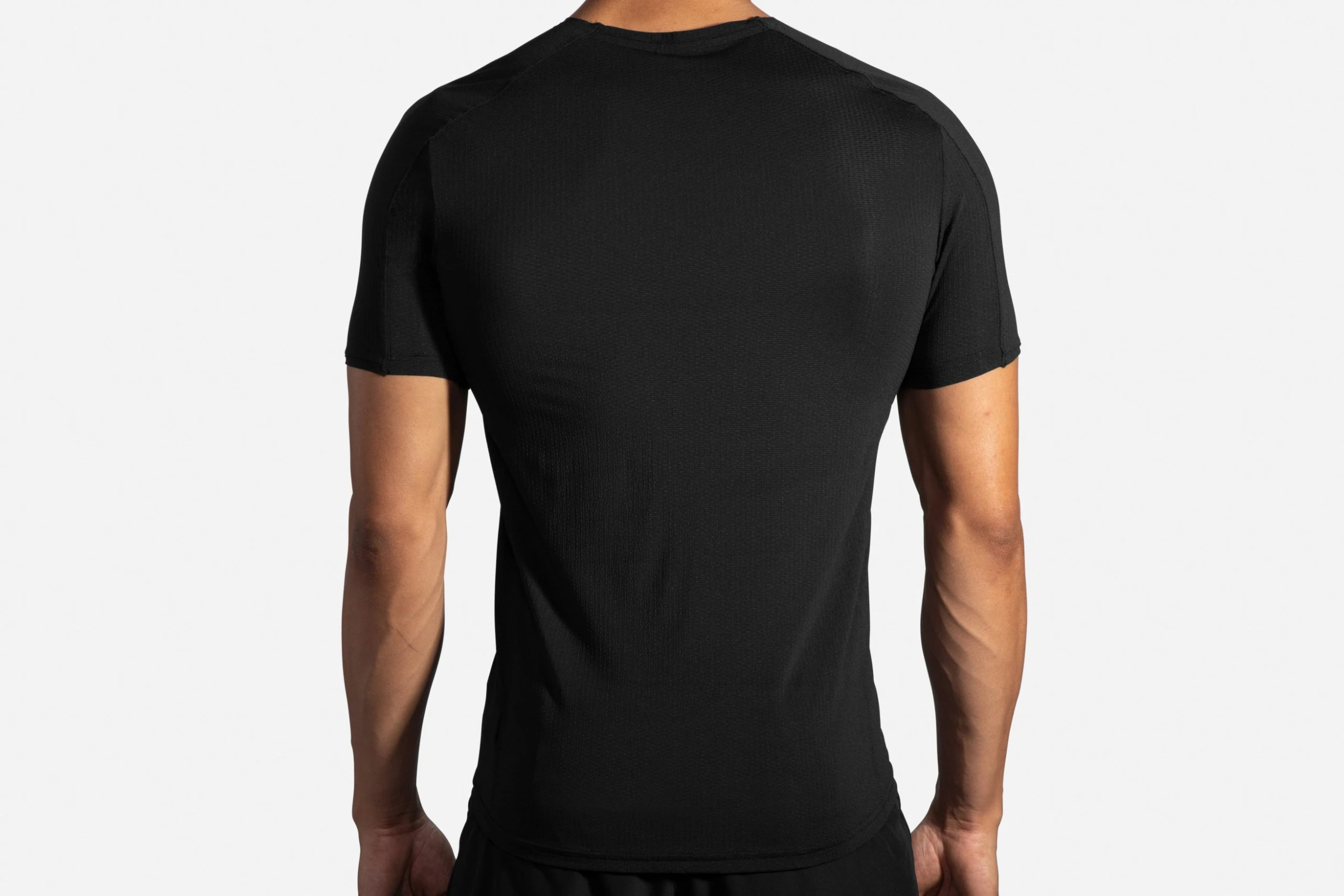 Brooks Men's Atmosphere Short Sleeve - Black (211317001) 2 Brooks Men's Atmosphere Short Sleeve - Black (211317001) - Image 2