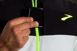 Brooks Men's Carbonite Vest - Icy Grey/Black/Nightlife (211358030) -HOKA SHOP 211358 030 D2 Carbonite Vest