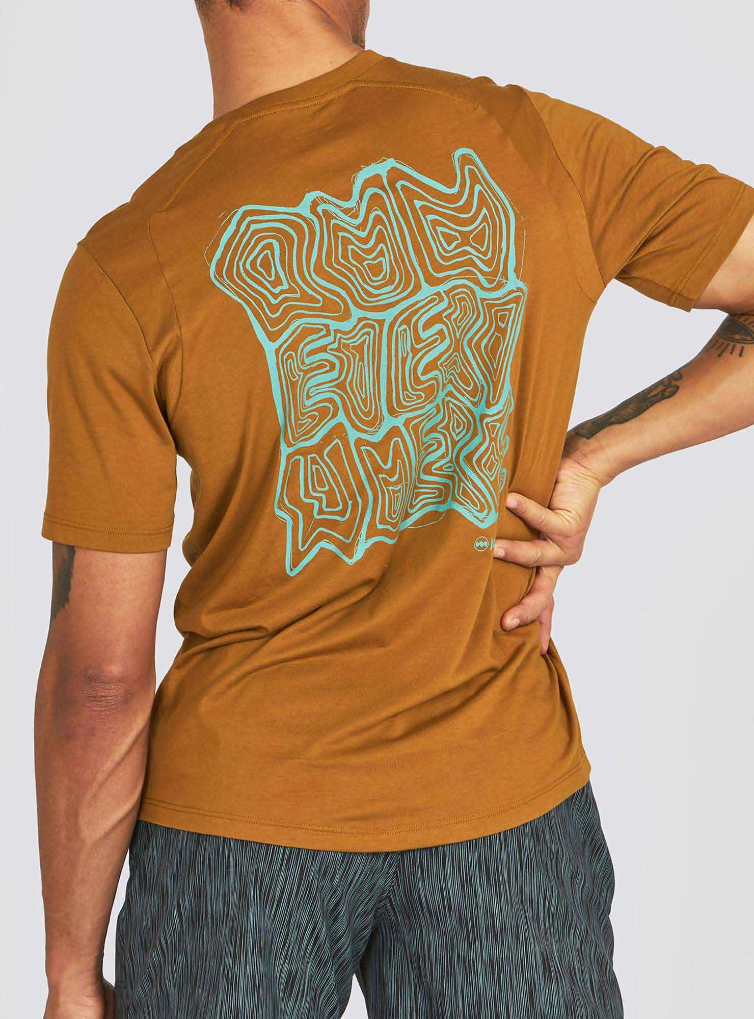 Janji Men's Runterra Bio Tee - Run Everywhere Alphatopo (MT06A-S22-ATP) 2 Janji Men's Runterra Bio Tee - Run Everywhere Alphatopo (MT06A-S22-ATP) - Image 2