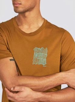 Janji Men's Runterra Bio Tee - Run Everywhere Alphatopo (MT06A-S22-ATP) 7 Janji Men's Runterra Bio Tee - Run Everywhere Alphatopo (MT06A-S22-ATP) -HOKA SHOP JANJI MT06A RUN EVERYWHERE ALPHATOPO 05 2048x2048 3541b9b1 1ca8 4706 94ba 539e34d22ca5