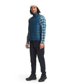 The North Face Men's Thermoball Eco Vest 2.0 - Monterey Blue (NF0A5GLOBH7) -HOKA SHOP NF0A5GLO BH7 model34