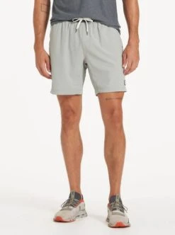 Vuori Men's Kore Short 7.5" -HOKA SHOP ezgif.com gif maker 94