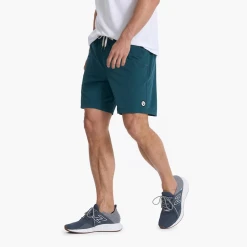 Vuori Men's Kore Short 7.5" -HOKA SHOP mens kore short 7.5 inch running short beryl green 1